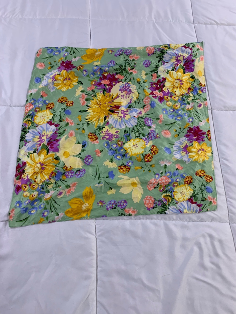Pre loved H&M scarf size 22x22